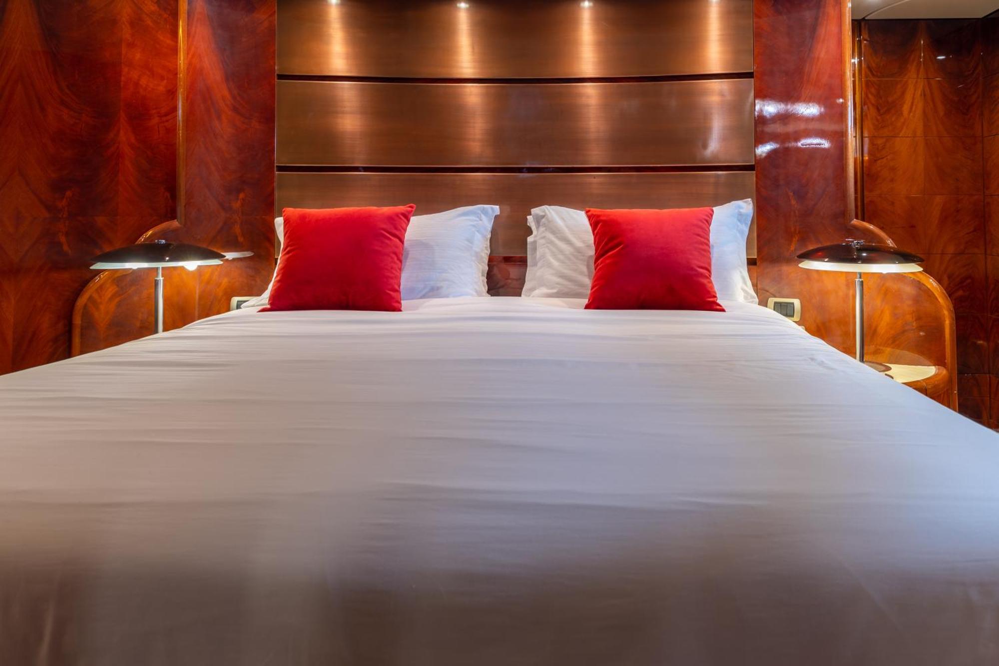 Hotel Super Yacht Located In Puerto Banus Marbella Exterior foto